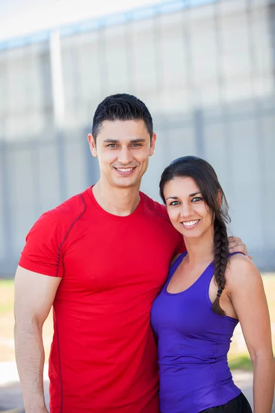 Caben pareja sana —  Fotos de Stock