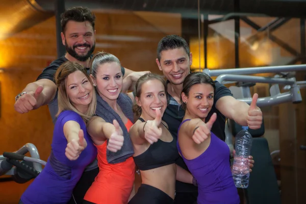 Atleta atleta di fitness che esercita — Foto Stock