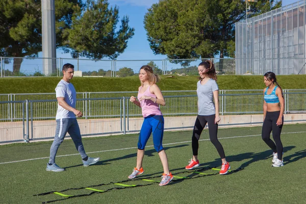 Gym leraar oefening klasse — Stockfoto