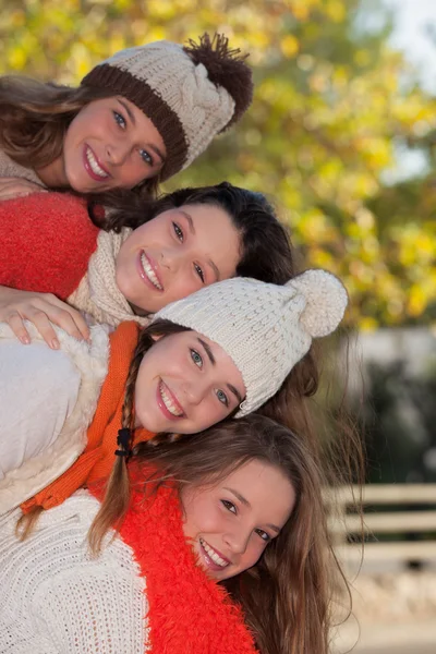 Groep van happy herfst kids — Stockfoto