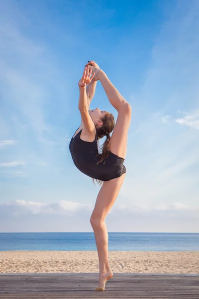 Sağlıklı genç dansçı uygun — Stok fotoğraf