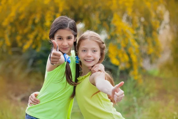 Diverse Kinder im Sommerlager — Stockfoto