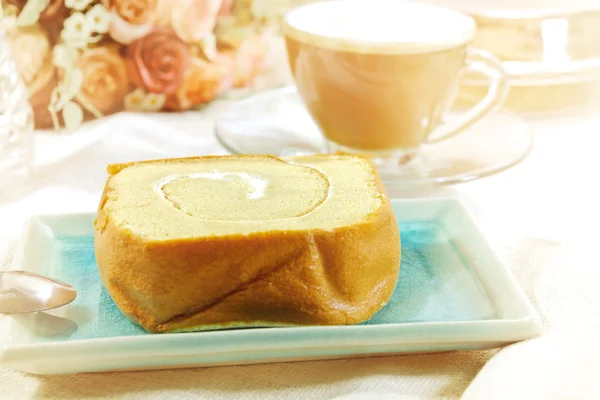 Ekmek kahve ile — Stok fotoğraf