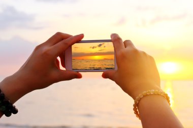 Sahilde bir fotoğraf çekmek