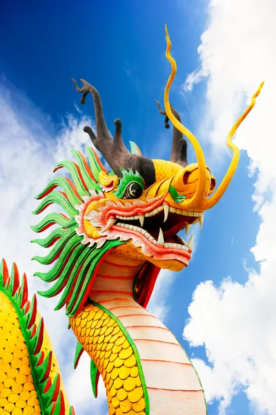 Statue tête de dragon — Photo
