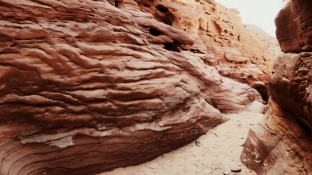 Zwiedzanie Pięknego Kanionu Dahab Egipcie — Wideo stockowe