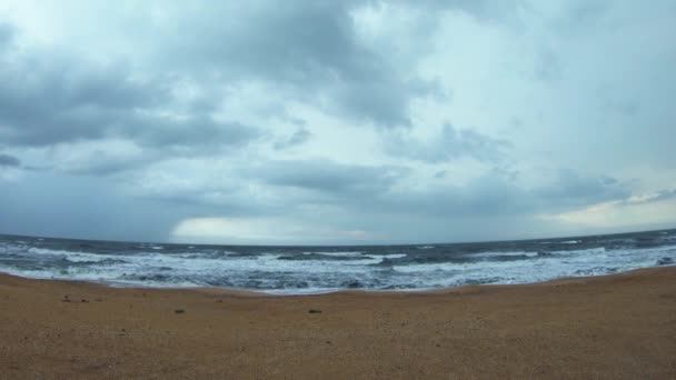 Piękne Fale Wybrzeżu Morza Czarnego Pochmurny Dzień Silnym Wiatrem — Wideo stockowe