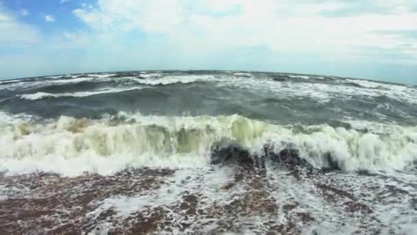 Hermosas Olas Costa Del Mar Negro Tormenta Día Nublado Con — Vídeos de Stock