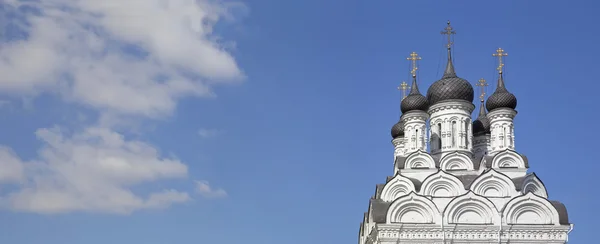 Domos da Igreja da Anunciação da Bem-Aventurada Virgem em Tayninskom. Região de Moscou, cidade de Mytishchi , — Fotografia de Stock