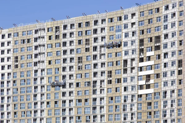 Modern çok katlı konut inşaat İnşaat malzemeleri. — Stok fotoğraf