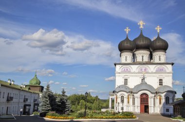  Güneşli bir gün manastırda.