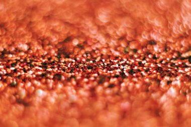 Turuncu altın sarısı parlak arka planda parıltı ve lens parlamaları. Çekirdekler. Projeleriniz için şenlik arka planı. Bulanık turuncu bokeh ışıkları. Arka planda Noel bayramı konsepti.