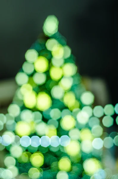 Decorated Christmas tree. Abstract blurred lights background — Stock Photo, Image