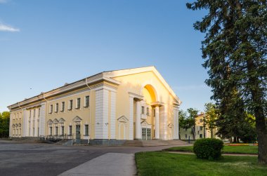 Sillamae 'deki Kültür Evi. Stalin döneminin mimarisi.