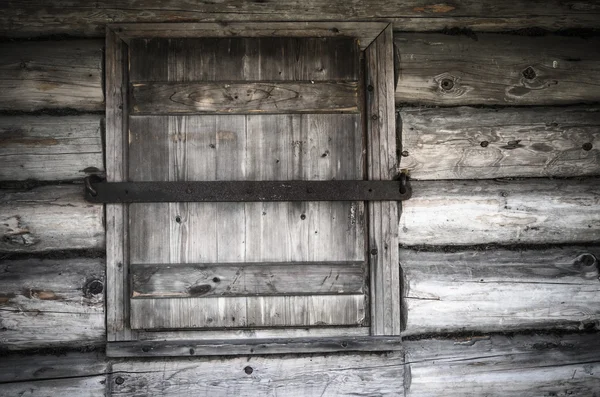 Persianas de ventana de madera antiguas cerradas, primer plano — Foto de Stock