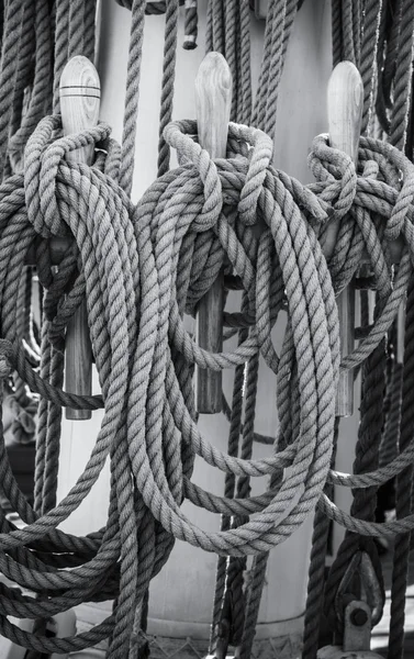 Blocos e balizas de um navio à vela — Fotografia de Stock