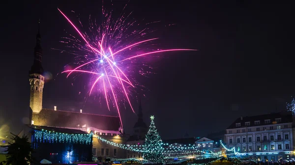 Fuegos artificiales de año nuevo en Tallin — Foto de Stock