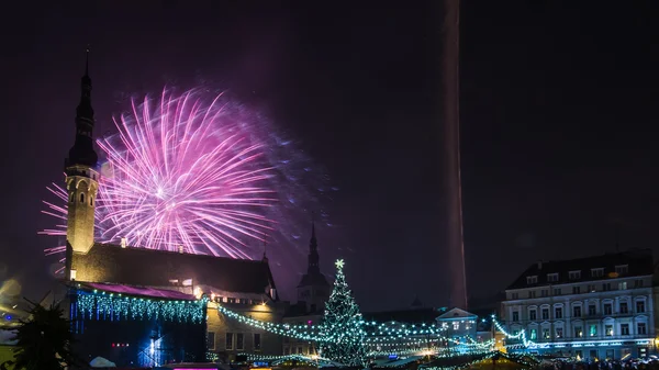 Fuegos artificiales de año nuevo en Tallin — Foto de Stock
