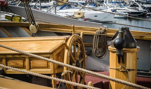 Stuurwiel van het schip. een werkplek van de kapitein — Stockfoto