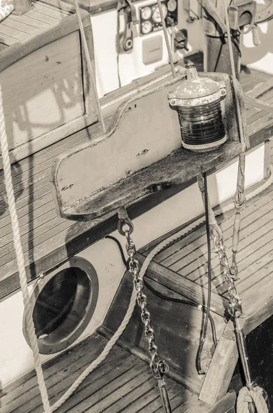 甲板上旧帆船船，棕褐色的特写 — 图库照片