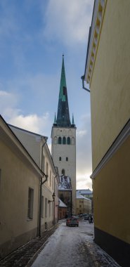 Eski kasaba Tallinn soğuk sabah sokakta