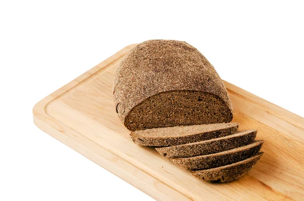 Schwarzes, hausgemachtes Brot, isoliert auf weißem — Stockfoto