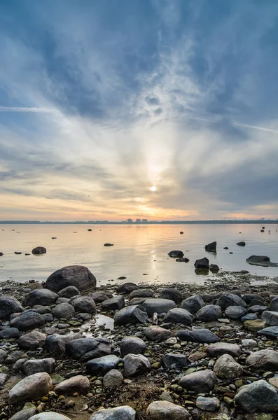 Beautiful sunrise on the sea. Views of Tallinn. — Stock Photo, Image