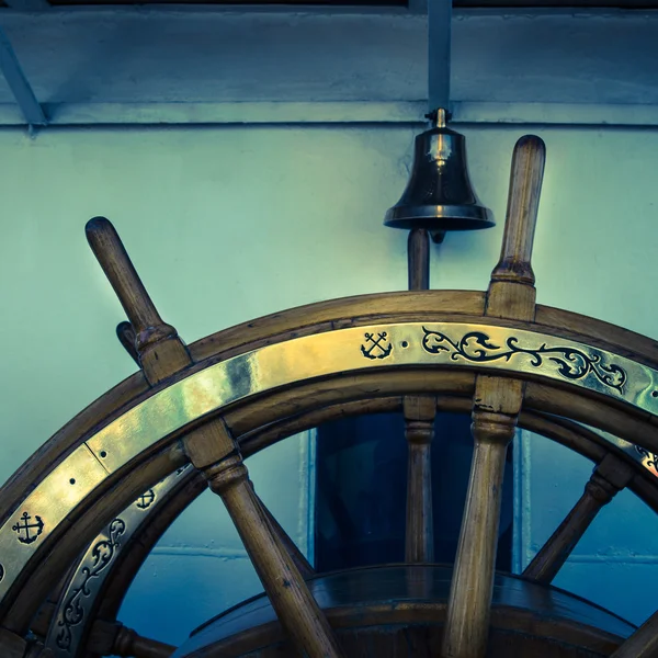 Steering wheel of an old sailing vessel, close up — Stock Photo, Image