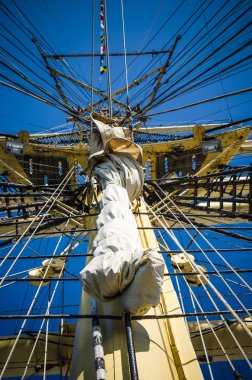 Yelkenli yelkenli gemi direği