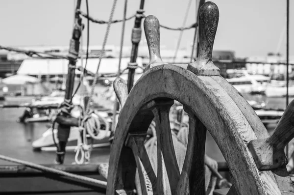 Steering wheel of an old sailing vessel, close up — Stock Photo, Image