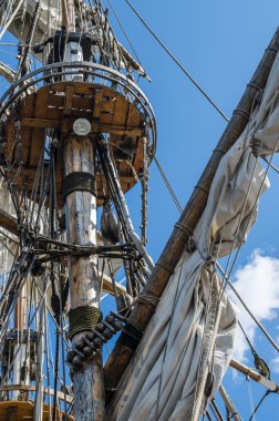 Yelkenli yelkenli gemi direği