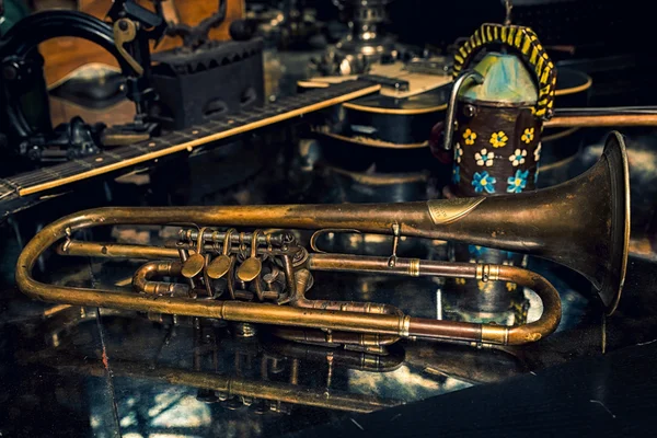 Collection of old instruments with a grunge decor — Stock Photo, Image