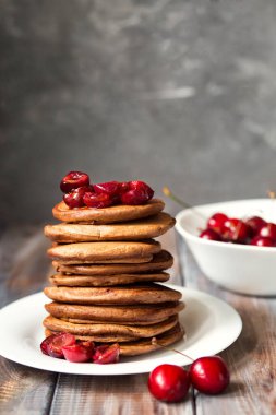 Amerikan kahvaltısı. Kirazlı çikolatalı krep. Reçelli krep. Taze dutlu yaz kahvaltısı
