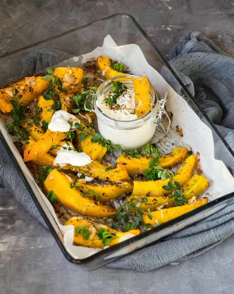 Baked Pumpkin Thyme Seasonal Vegetable Aperitif Fresh Harvest Pumpkin Slices — ストック写真