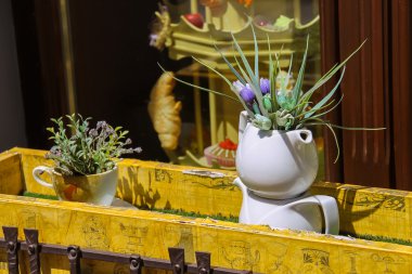 Lviv, Ukr Katedralna meydanında kafe penceresinin yaratıcı tasarım