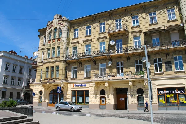 Casas antiguas en el centro histórico de la ciudad. Lviv, Ucrania — Foto de Stock