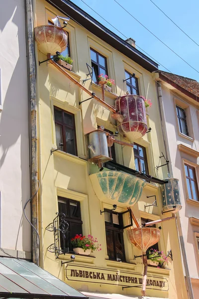 Gevel van Lviv handgemaakte chocolade in het historische centrum. Ukrai — Stockfoto