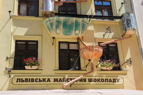 Fachada de Lviv Chocolate artesanal en el centro histórico de la ciudad. Ucraniano — Foto de Stock