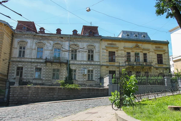 Oude steen straat in het historische stadscentrum. Lviv, Oekraïne — Stockfoto