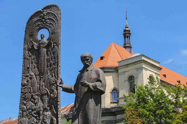 Sjevtsjenko Monument in het historische centrum. Lviv, Oekraïne — Stockfoto
