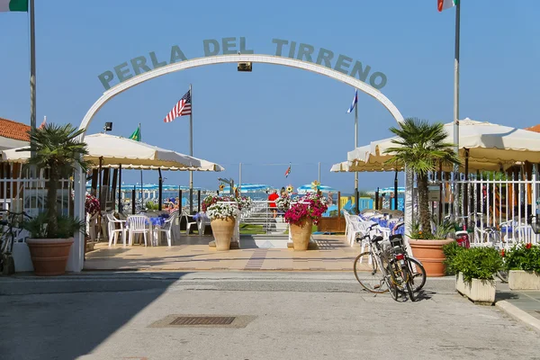 Ingresso ad arco alla zona spiaggia di Viareggio — Foto Stock