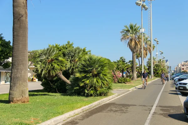 Andar de bicicleta em Viareggio, Itália — Fotografia de Stock