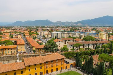 Leaning Tower eski şehirden görünümü. Pisa, İtalya