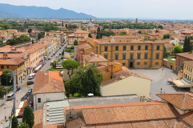 Leaning Tower eski şehirden görünümü. Pisa, İtalya