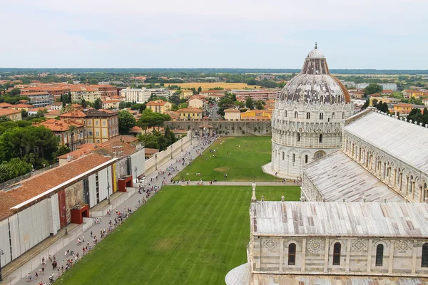 View from Leaning Tower to Cathedral and Baptisery of St. John i — Stock Photo, Image