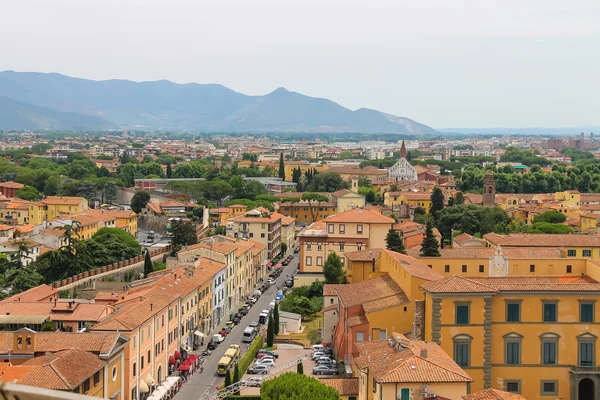 Vista de la ciudad vieja desde la Torre Inclinada en Pisa, Italia — Foto de Stock