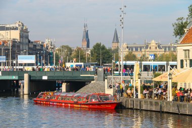 Hollanda Amsterdam kanal teknede turizm