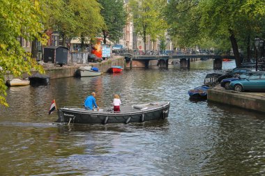 Hollanda Amsterdam kanal teknede turizm
