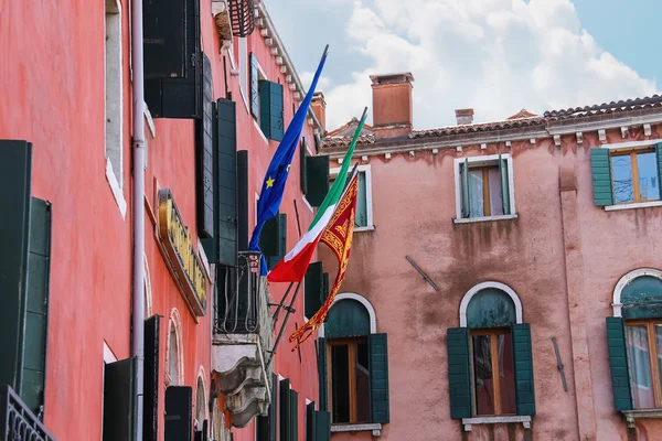 Flags of the European Union, Italy and Venice on a facade the h — Stock Photo, Image