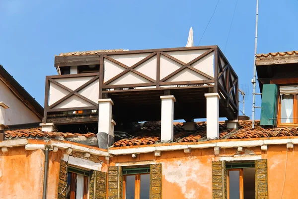 Terraço do telhado com casa italiana — Fotografia de Stock